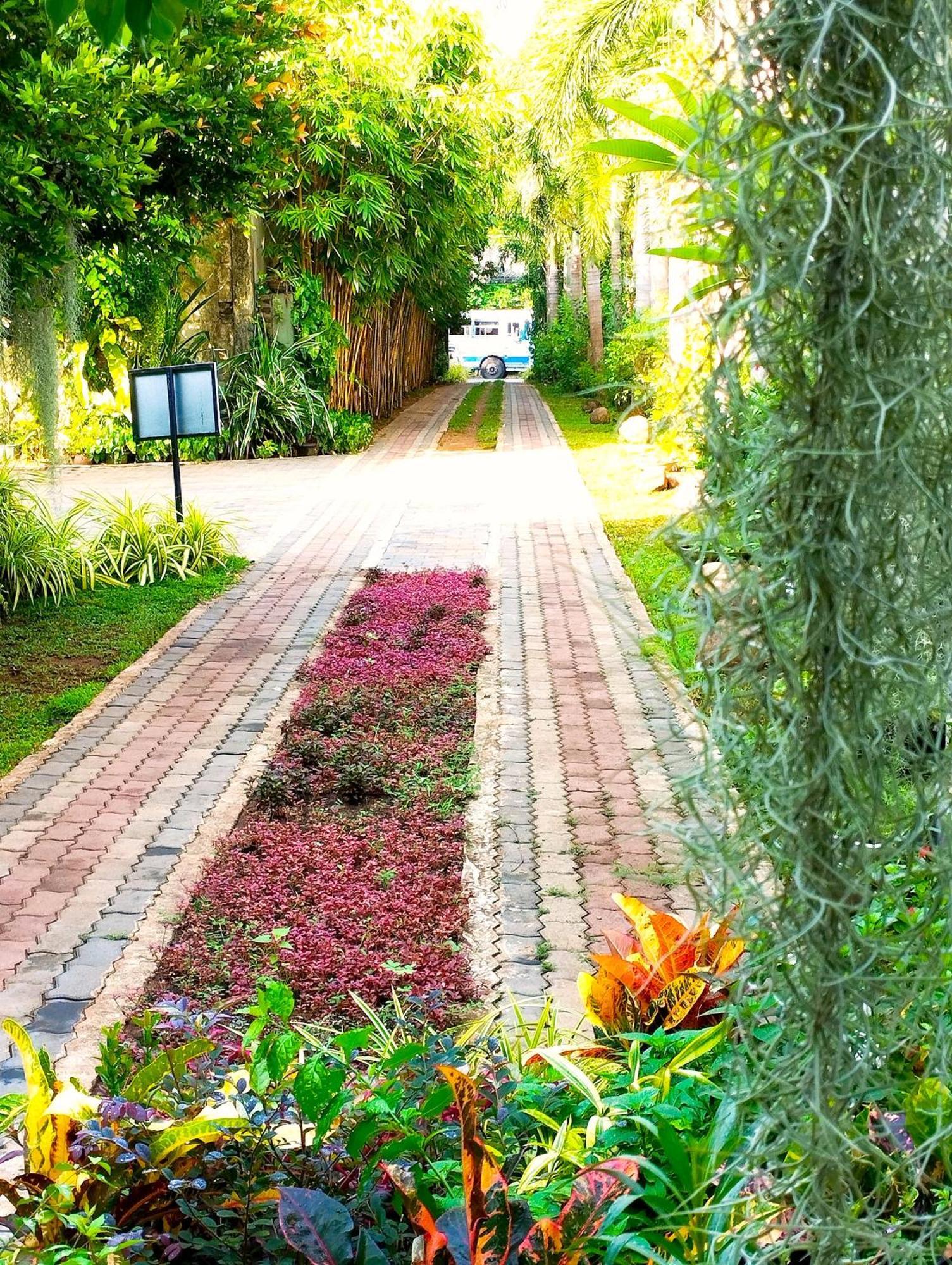 Hotel Waasala Leisure Anuradhapura Esterno foto